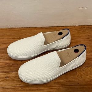 Brand new never worn Rothy’s sneakers in white Terry